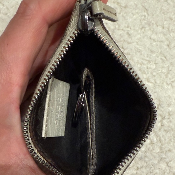 Gucci Beige Monogram Zip Pouch - Picture 5 of 9